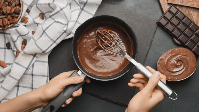 Nie wieder die teure Schoggi im Laden kaufen: So einfach kannst du Schokolade selber machen!